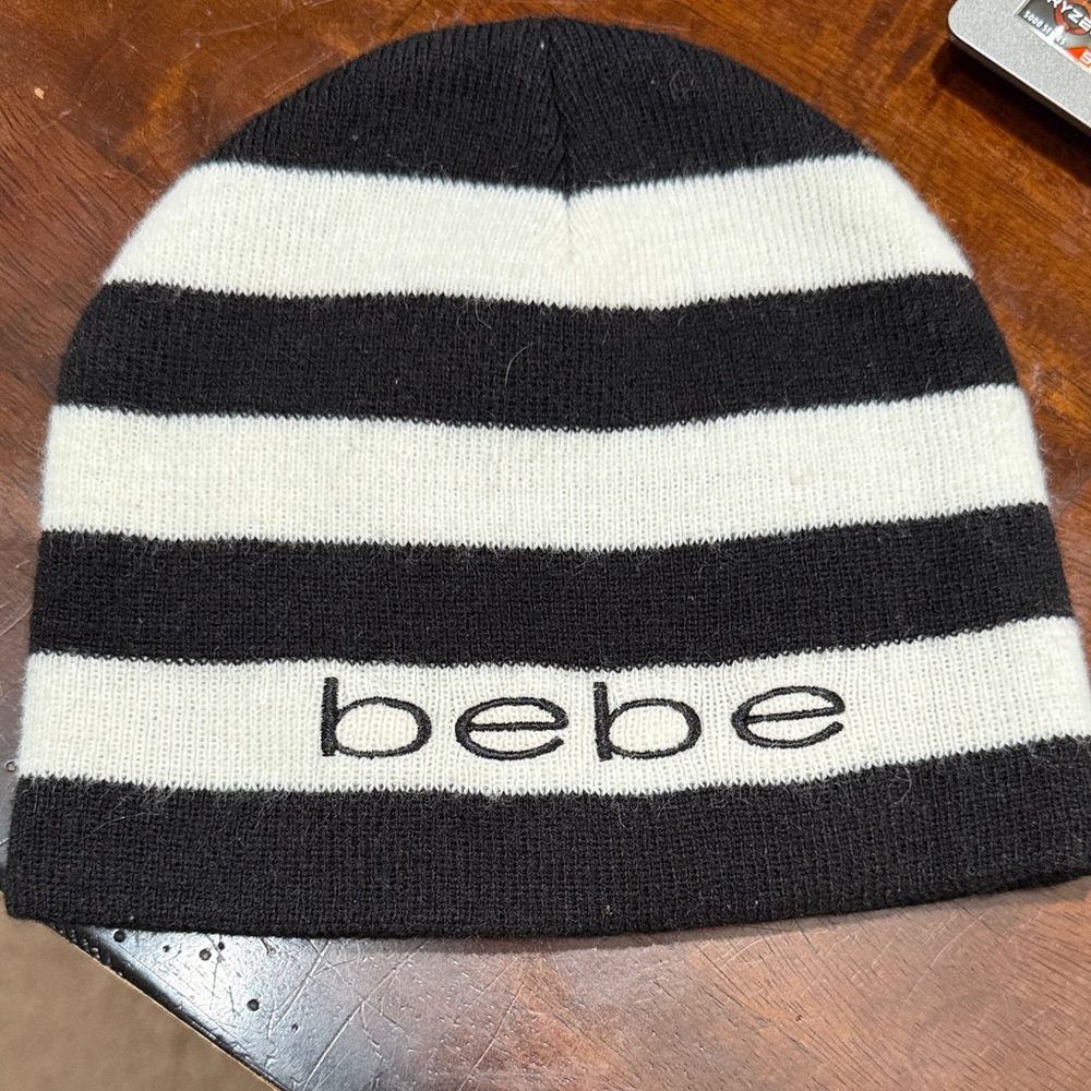 bebe Black and White Striped Knit Beanie 🖤💚